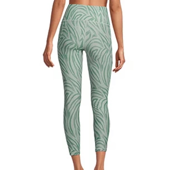 Xersion Light Green Zebra Train Women's High Rise Quick Dry 7/8 Ankle Leggings - Picture 2 of 9